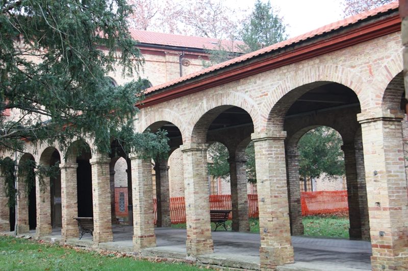 Ex neuropsychiatric hospital, esternal view of the central porch.JPG